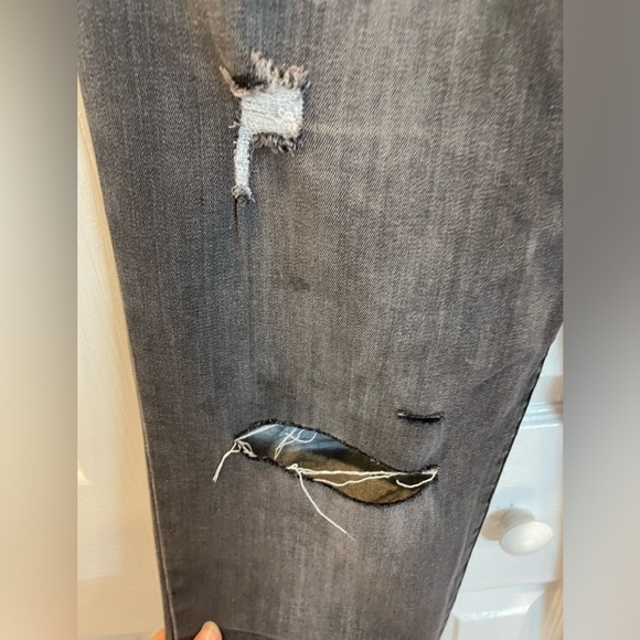 celebrity pink Distressed black jean - Picture 2 of 8